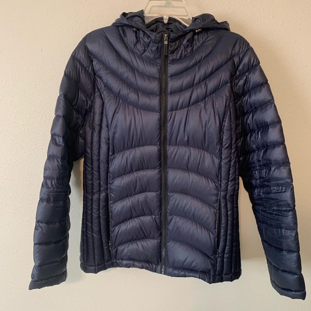 Andrew Marc Navy Packable Down Jacket with hood and zipper close pockets.